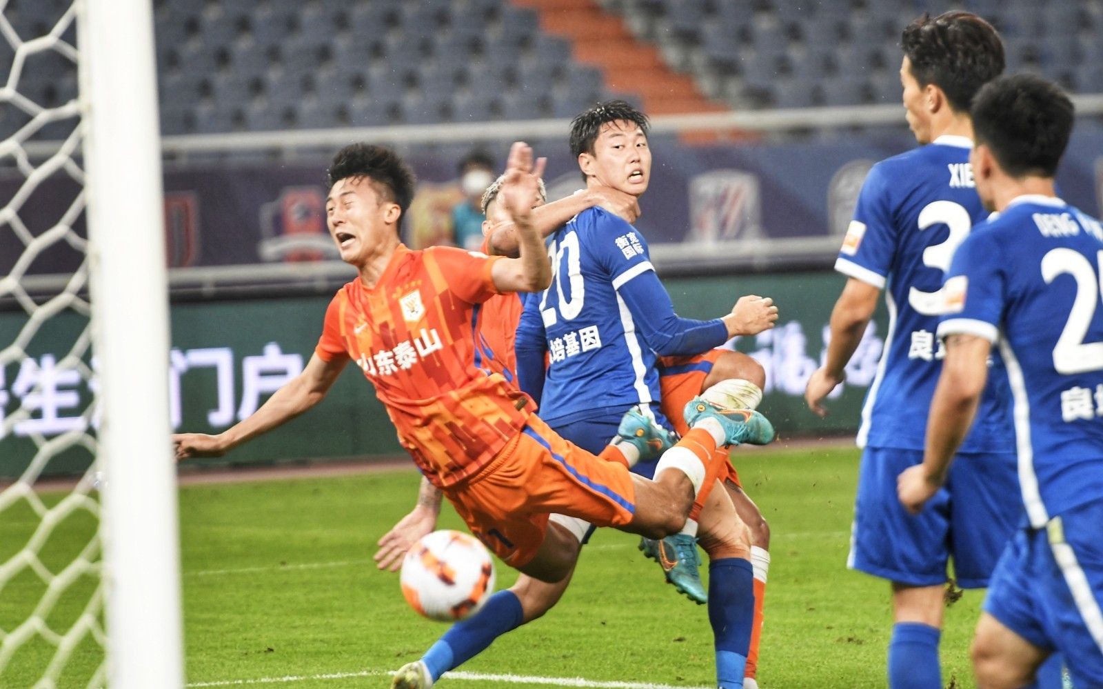 全市场：佛罗伦萨冬窗想签一名后卫，首选是切尔西的阿昌庞