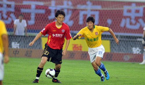 马卡：因负面争议，博阿滕在巴萨进行教练课程时遭球迷批评