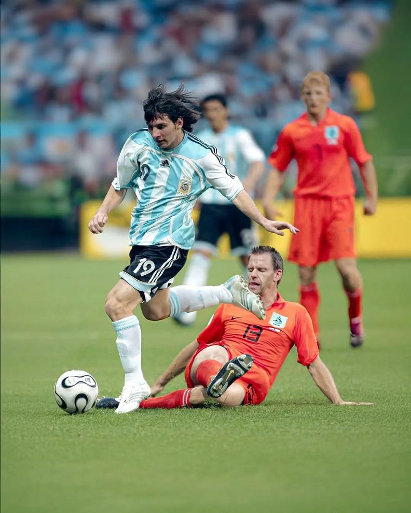 专业VAR团队复盘曼城扳平进球：B席对库尔图瓦犯规遭无视