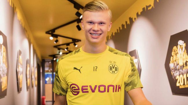 克罗斯评历史最佳11人：C罗左边锋，梅西前腰，马尔蒂尼入选